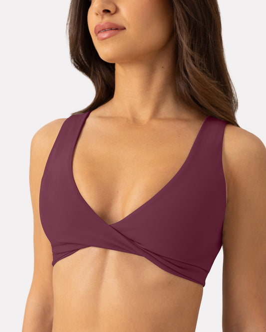 Athleisure Twist-Front Reversible Low-Impact Sports Bra